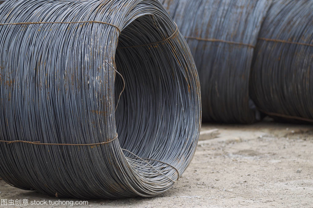 薄金属加固伤口进入海湾在金属制品仓库